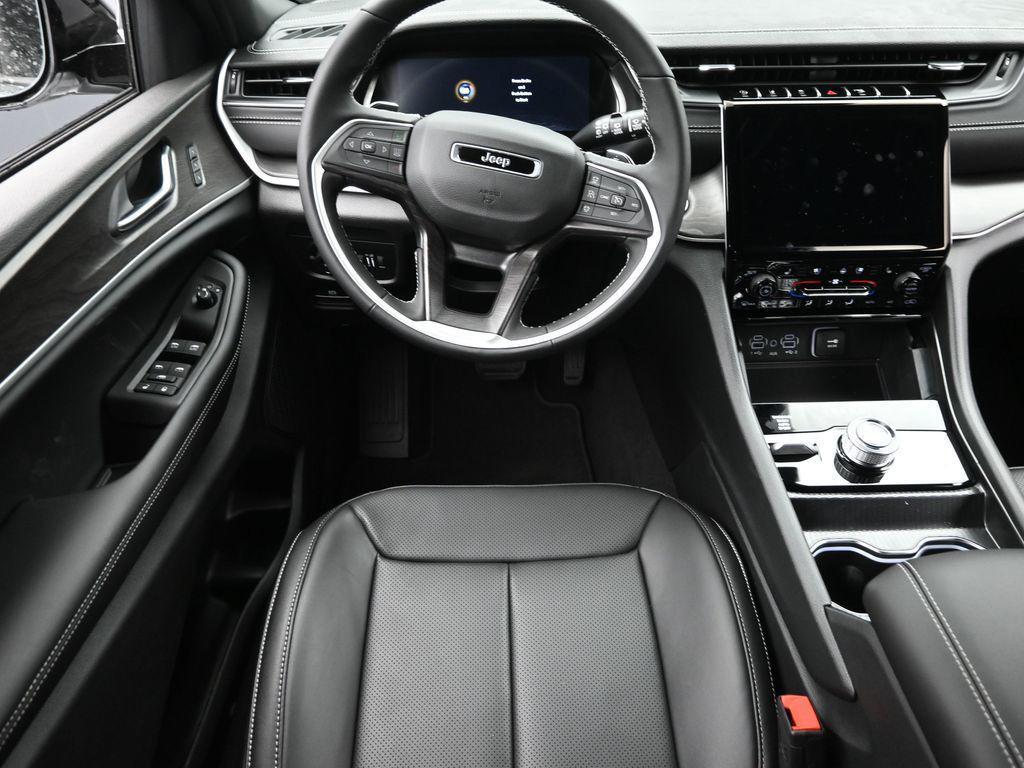 new 2025 Jeep Grand Cherokee car, priced at $48,815
