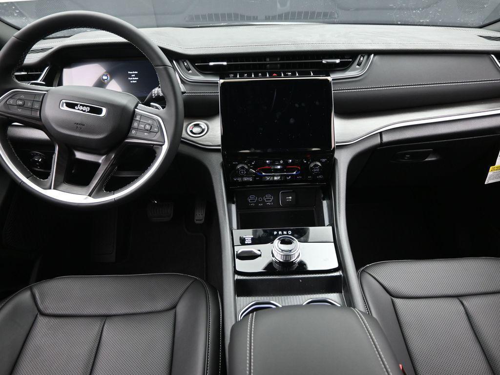 new 2025 Jeep Grand Cherokee car, priced at $48,815