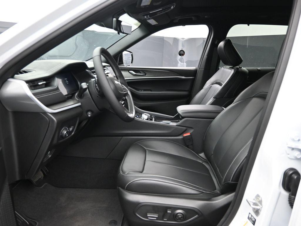 new 2025 Jeep Grand Cherokee car, priced at $48,815