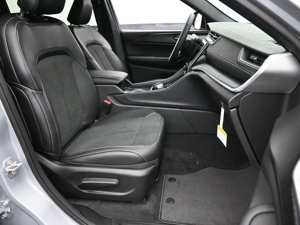 new 2025 Jeep Grand Cherokee L car, priced at $43,230