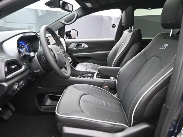 new 2025 Chrysler Pacifica car, priced at $49,906