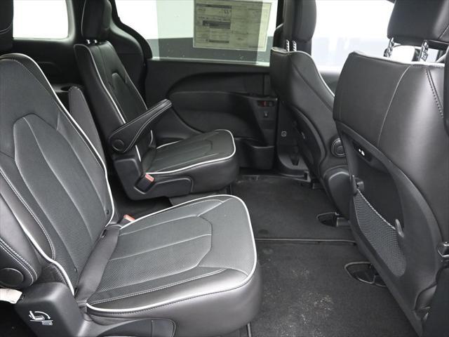 new 2025 Chrysler Pacifica car, priced at $49,906
