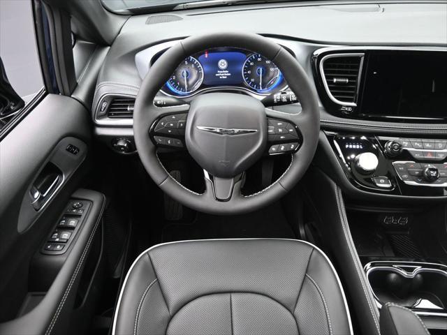 new 2025 Chrysler Pacifica car, priced at $49,906