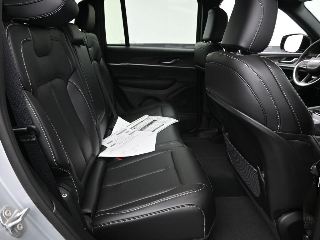 new 2025 Jeep Grand Cherokee car, priced at $44,255
