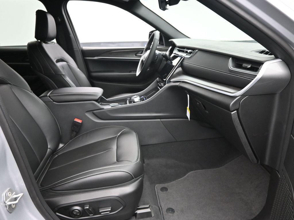 new 2025 Jeep Grand Cherokee car, priced at $44,255