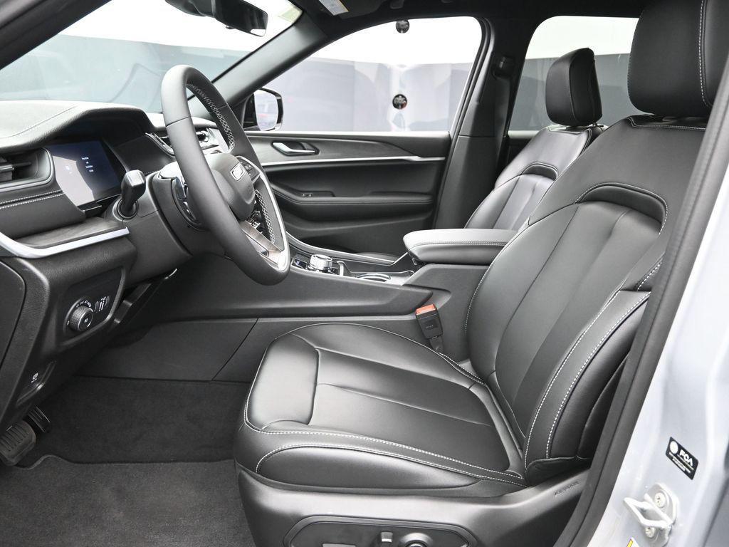 new 2025 Jeep Grand Cherokee car, priced at $44,255