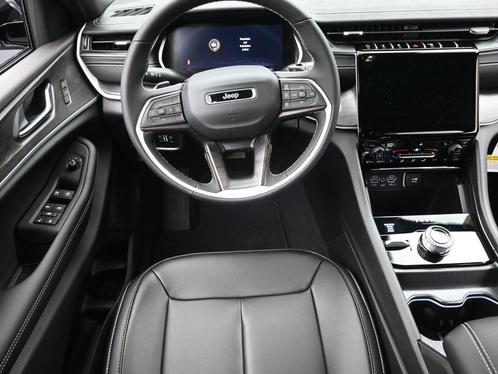 new 2025 Jeep Grand Cherokee car, priced at $44,255
