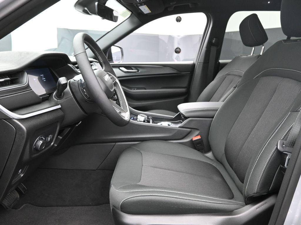 new 2025 Jeep Grand Cherokee car, priced at $41,920