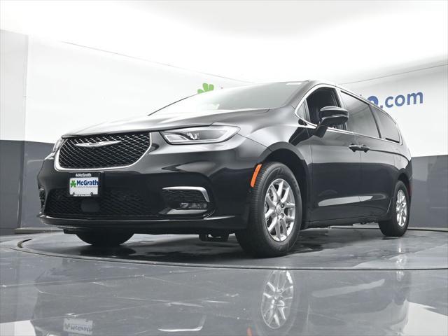 new 2025 Chrysler Pacifica car, priced at $43,032