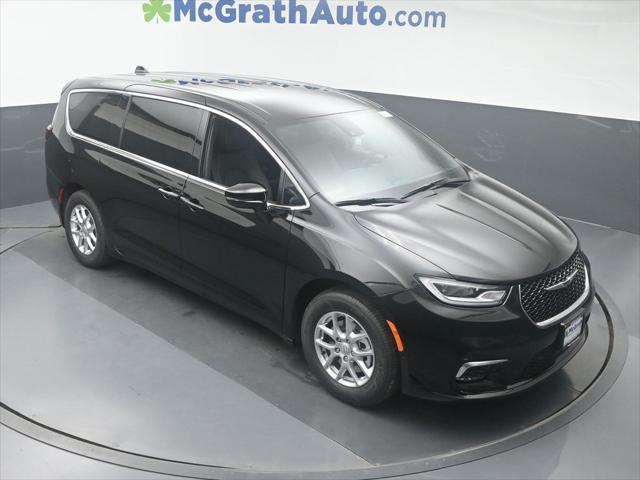 new 2025 Chrysler Pacifica car, priced at $42,032