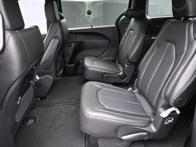 new 2025 Chrysler Pacifica car, priced at $43,032