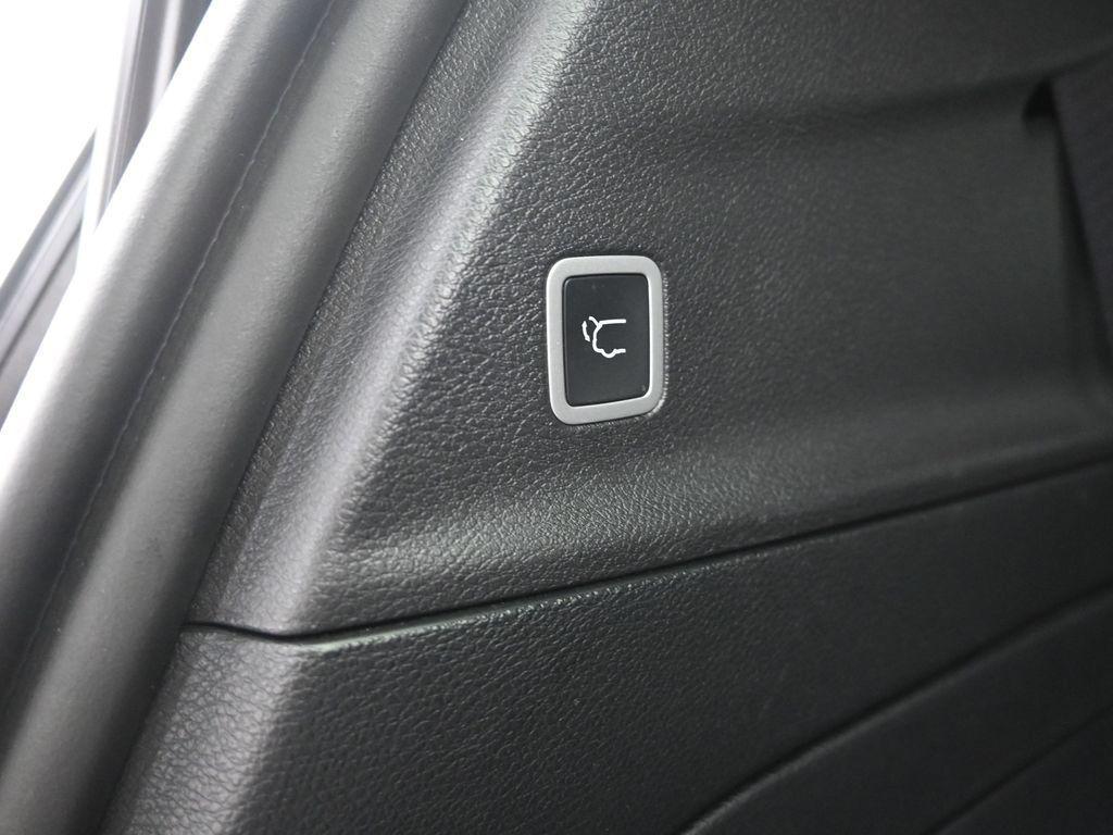 used 2021 Chrysler Pacifica Hybrid car, priced at $32,631