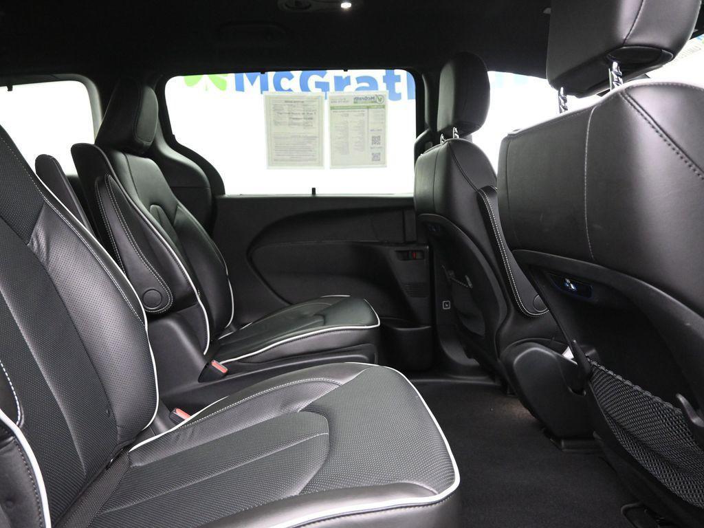 used 2021 Chrysler Pacifica Hybrid car, priced at $32,631