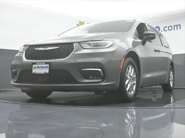 new 2025 Chrysler Pacifica car, priced at $39,920