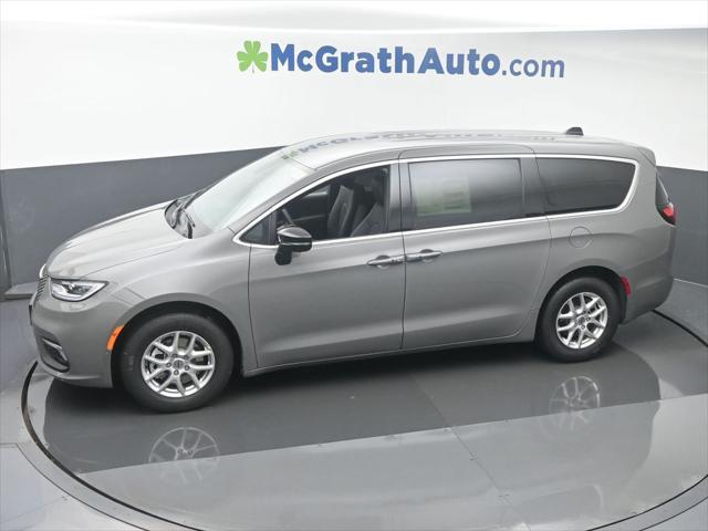 new 2025 Chrysler Pacifica car, priced at $39,920