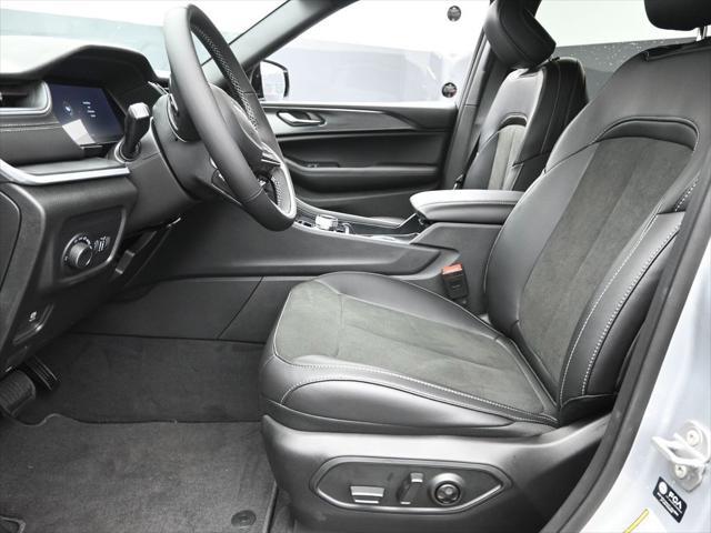 new 2025 Jeep Grand Cherokee L car, priced at $42,572