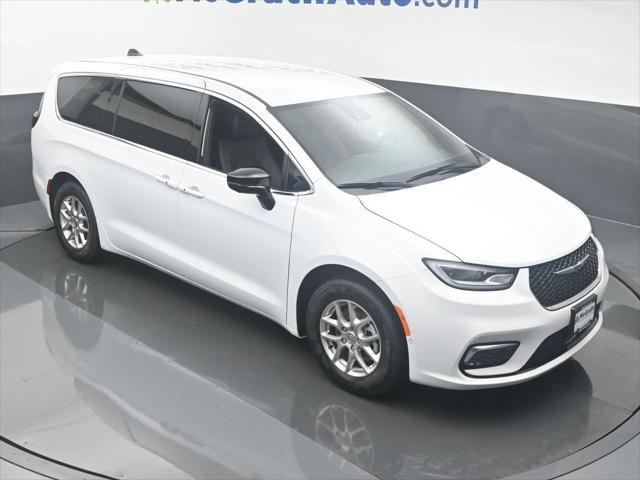 new 2025 Chrysler Pacifica car, priced at $43,920