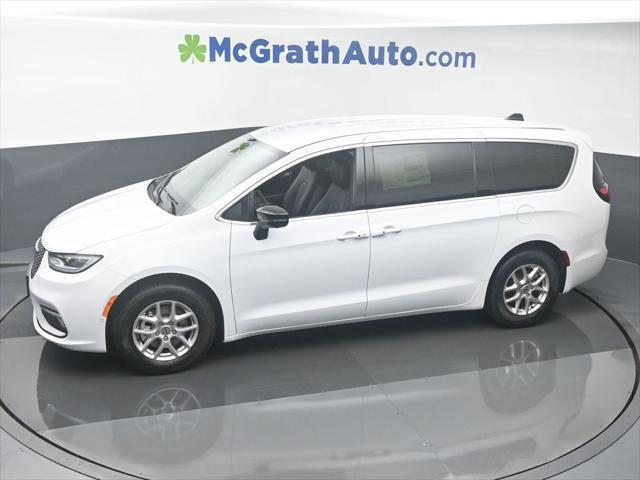 new 2025 Chrysler Pacifica car, priced at $43,920