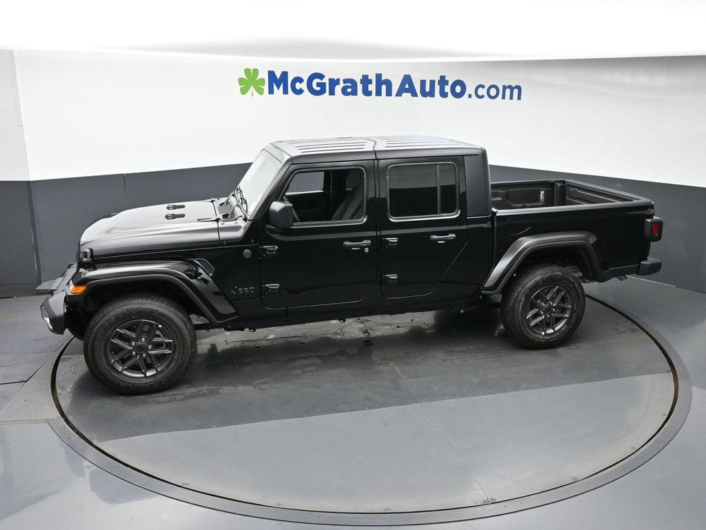 new 2025 Jeep Gladiator car, priced at $44,222