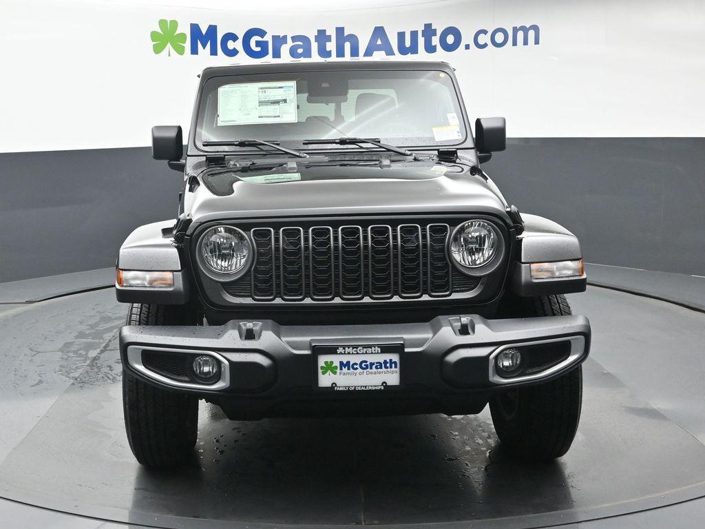 new 2025 Jeep Gladiator car, priced at $44,222