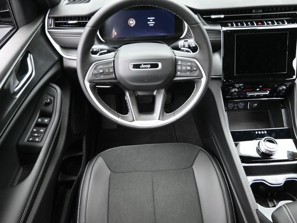 new 2025 Jeep Grand Cherokee car, priced at $42,385