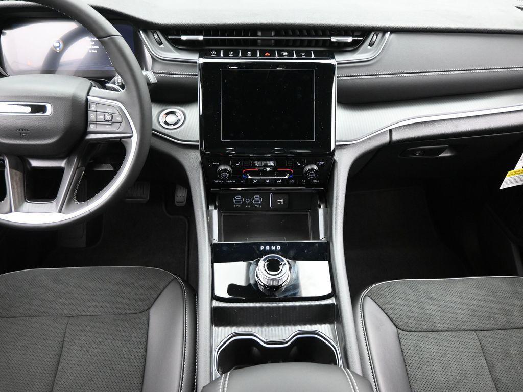new 2025 Jeep Grand Cherokee car, priced at $42,385