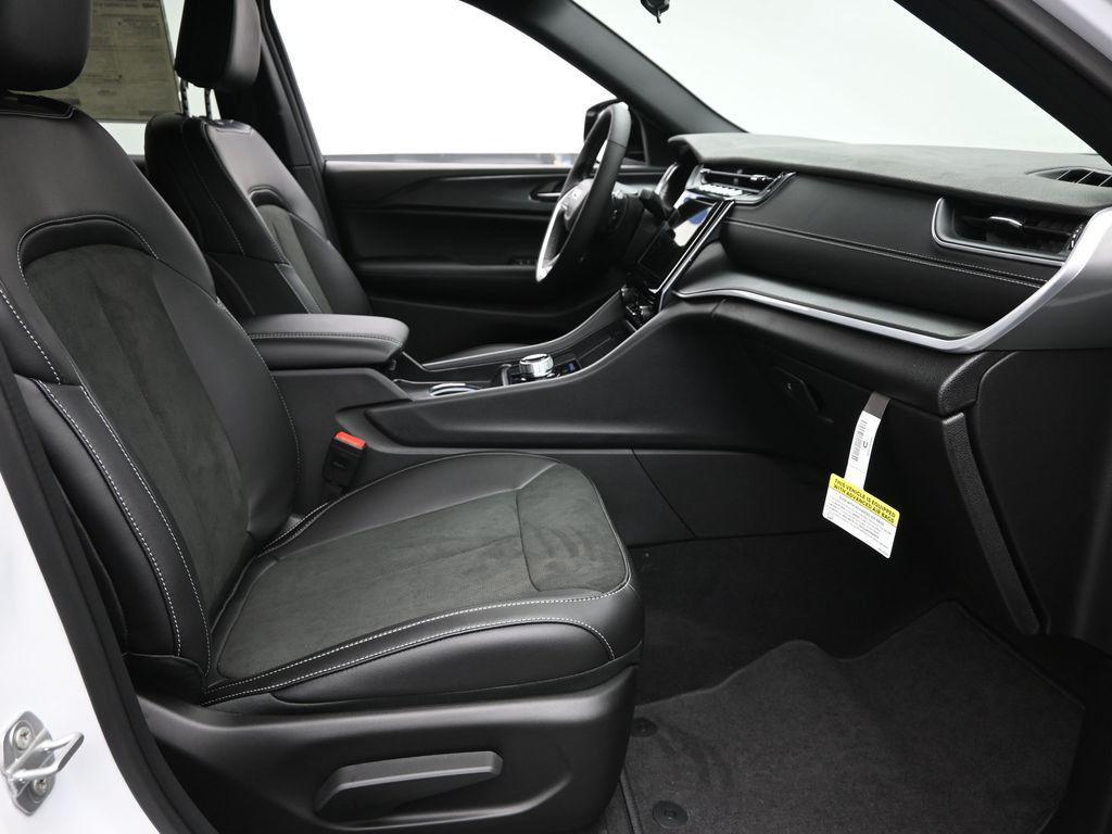 new 2025 Jeep Grand Cherokee car, priced at $42,385