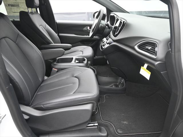 new 2025 Chrysler Voyager car, priced at $39,613