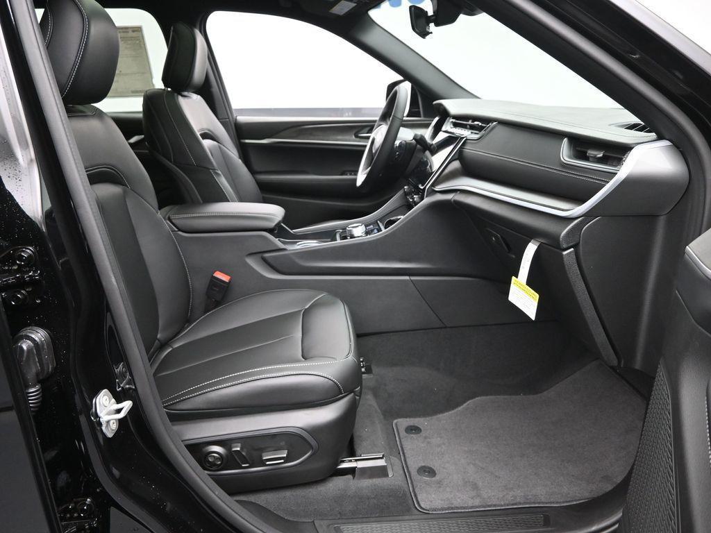 new 2025 Jeep Grand Cherokee car, priced at $49,480