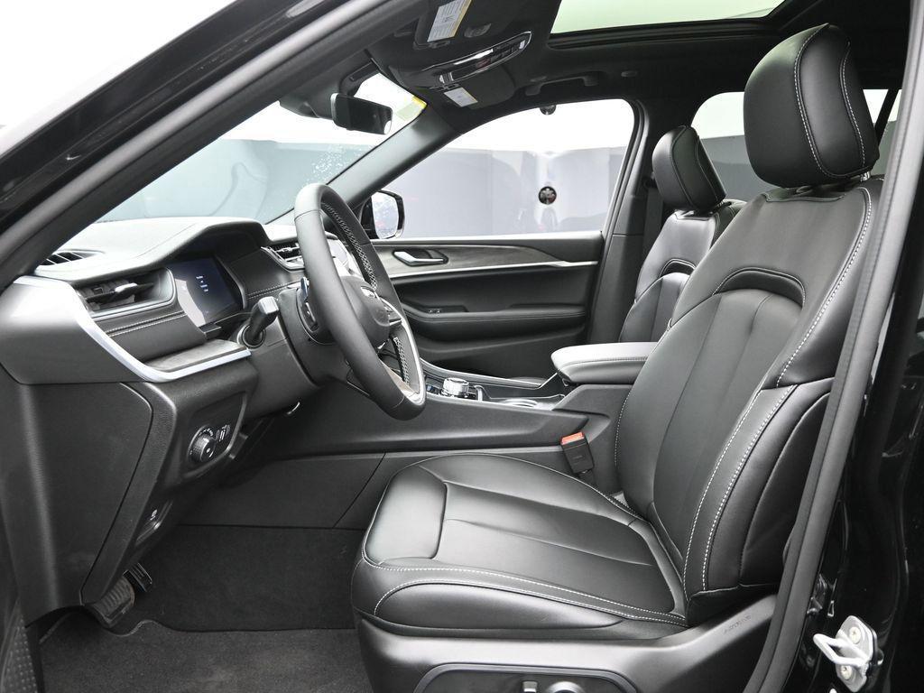 new 2025 Jeep Grand Cherokee car, priced at $49,480