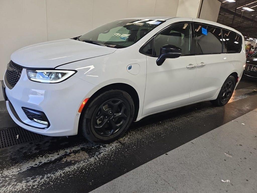 used 2024 Chrysler Pacifica Hybrid car, priced at $31,490