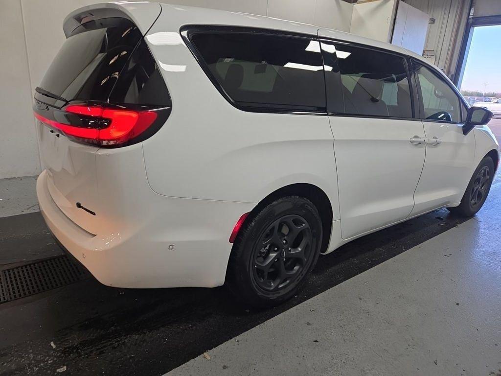 used 2024 Chrysler Pacifica Hybrid car, priced at $31,490