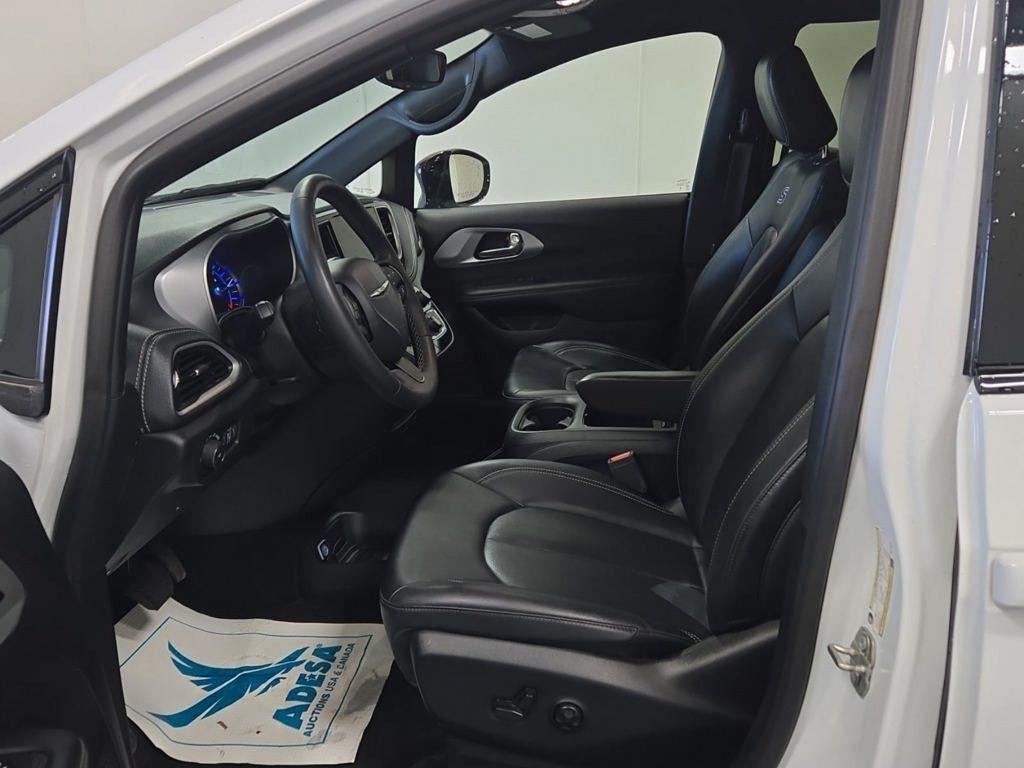 used 2024 Chrysler Pacifica Hybrid car, priced at $31,490