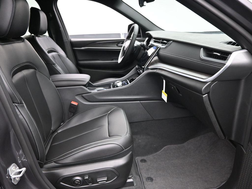 new 2025 Jeep Grand Cherokee car, priced at $43,760