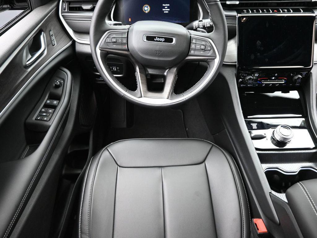 new 2025 Jeep Grand Cherokee car, priced at $43,760