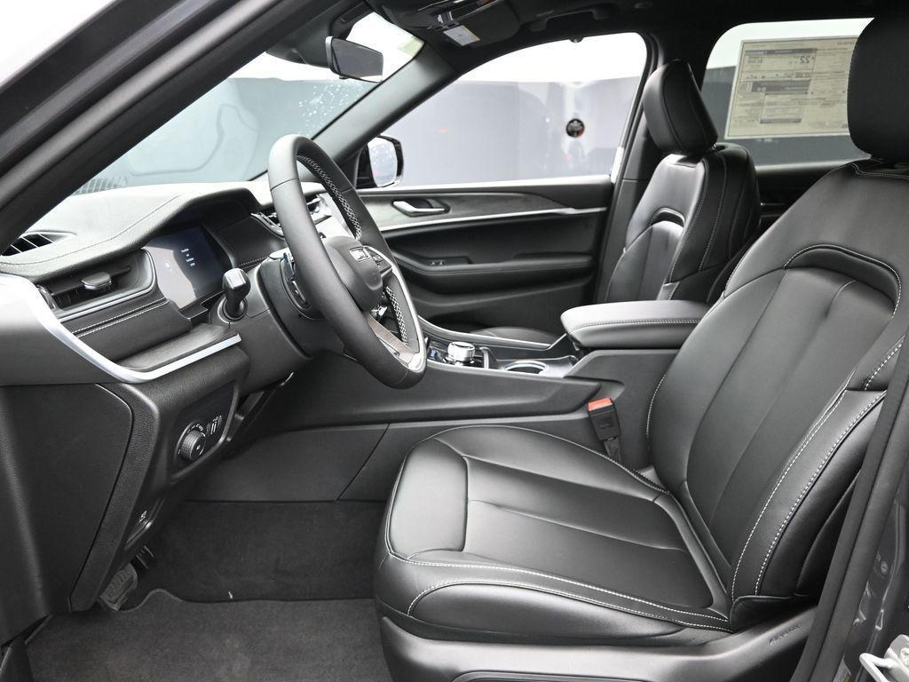 new 2025 Jeep Grand Cherokee car, priced at $43,760