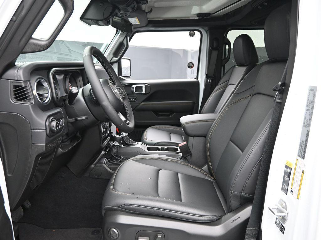 new 2025 Jeep Gladiator car, priced at $45,840