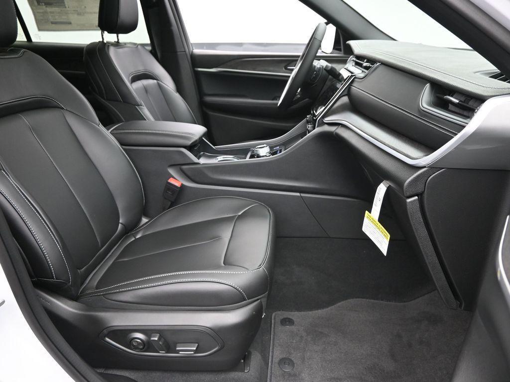 new 2025 Jeep Grand Cherokee L car, priced at $46,015