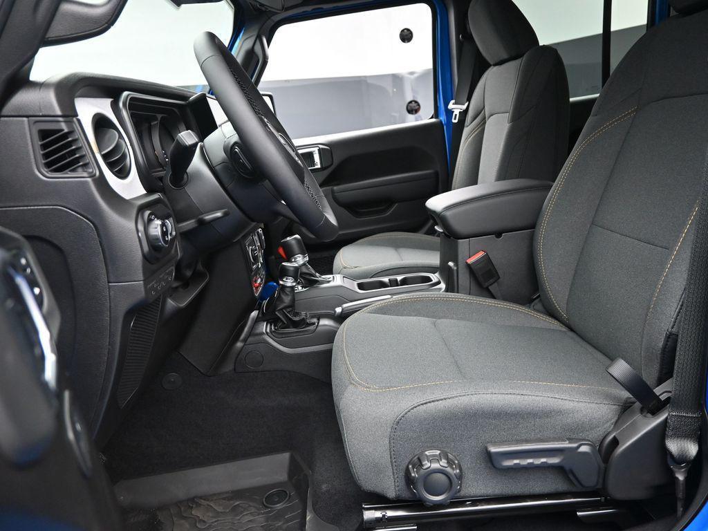 new 2025 Jeep Gladiator car, priced at $42,885