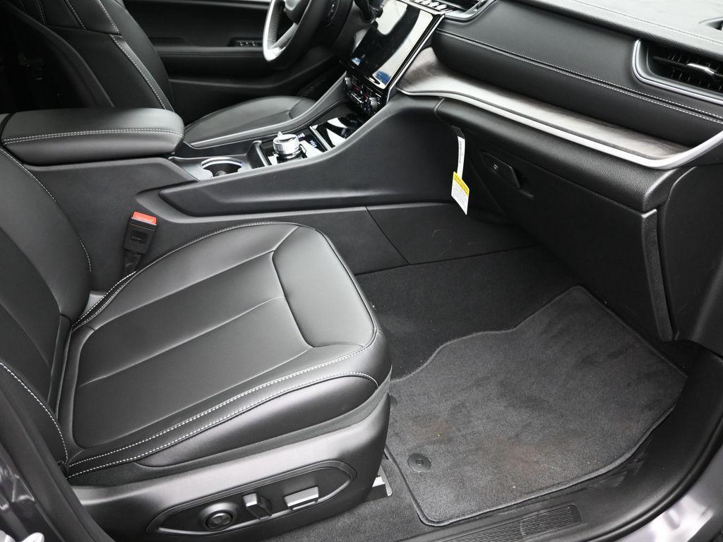 new 2025 Jeep Grand Cherokee car, priced at $44,755