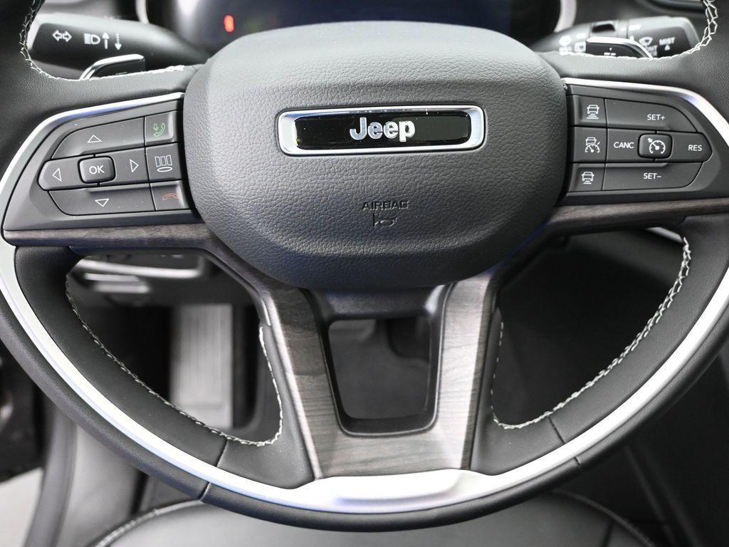new 2025 Jeep Grand Cherokee car, priced at $44,755