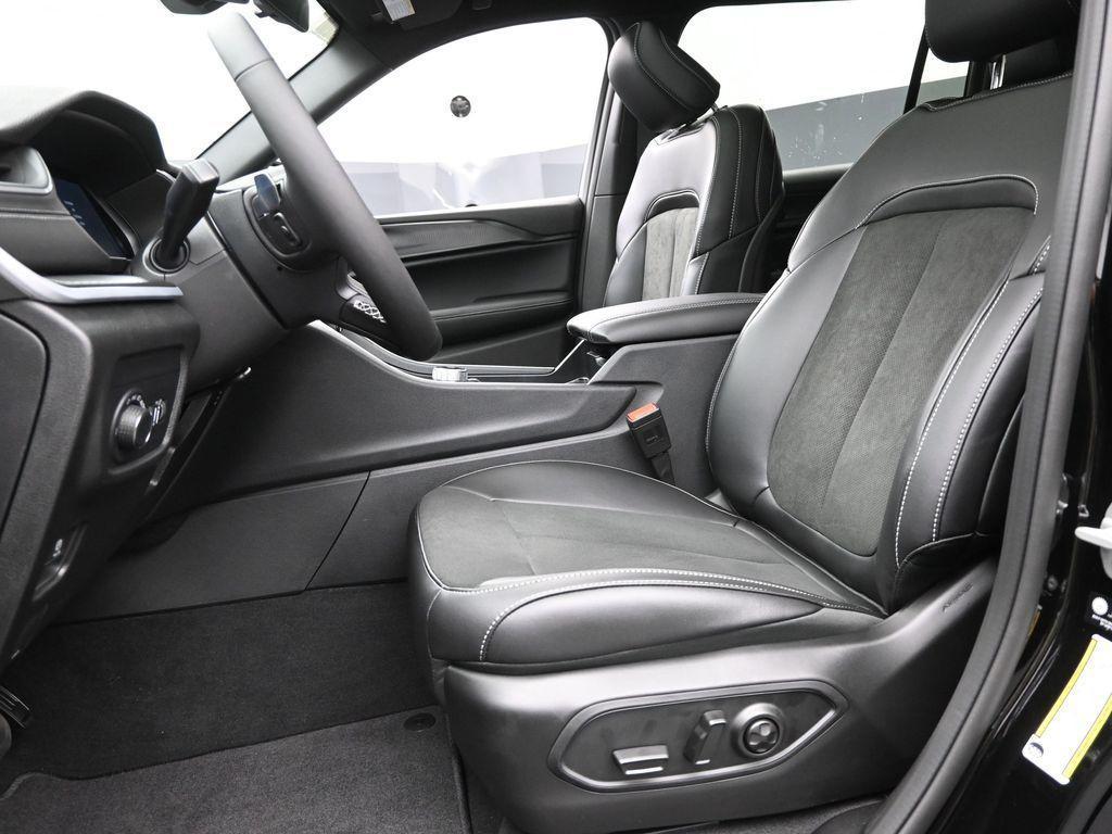 new 2025 Jeep Grand Cherokee L car, priced at $43,730