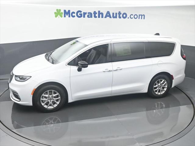 new 2025 Chrysler Pacifica car, priced at $43,420