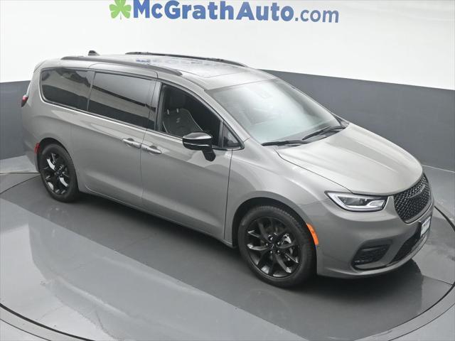 new 2025 Chrysler Pacifica car, priced at $45,715