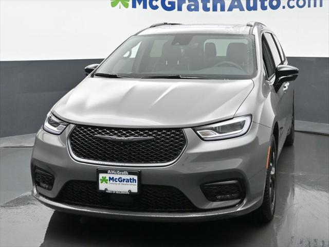 new 2025 Chrysler Pacifica car, priced at $45,715