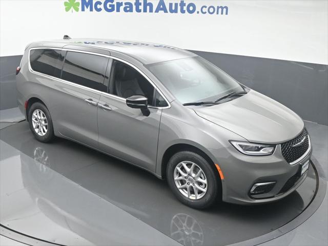 new 2025 Chrysler Pacifica car, priced at $39,920