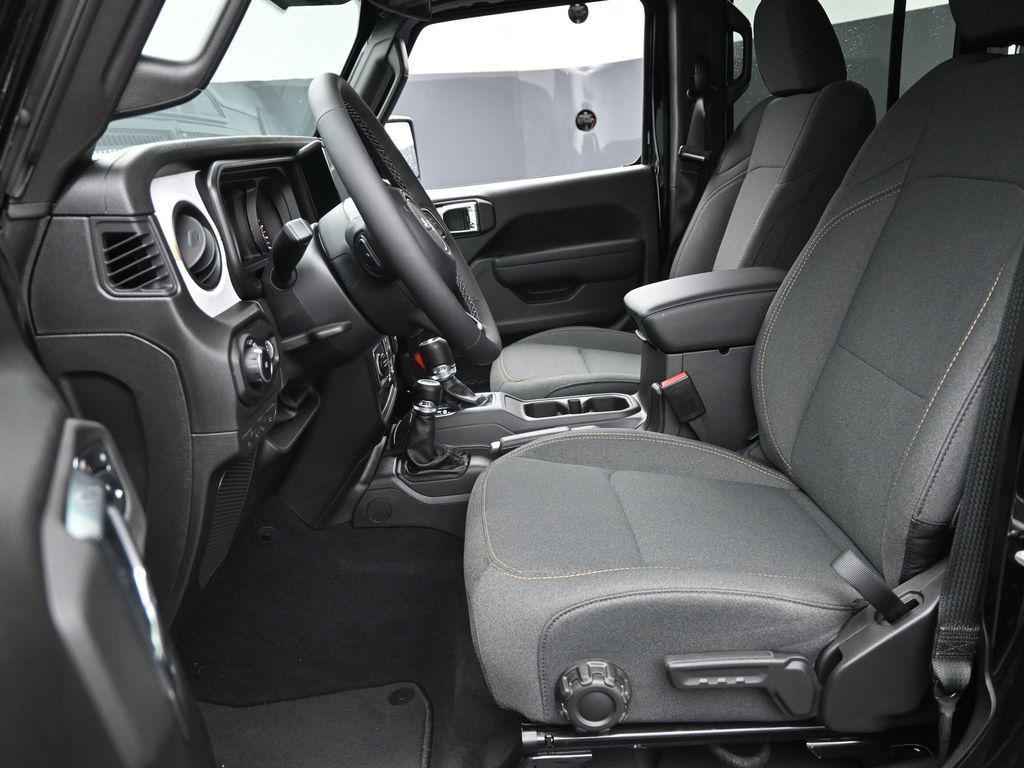 new 2025 Jeep Wrangler car, priced at $45,175