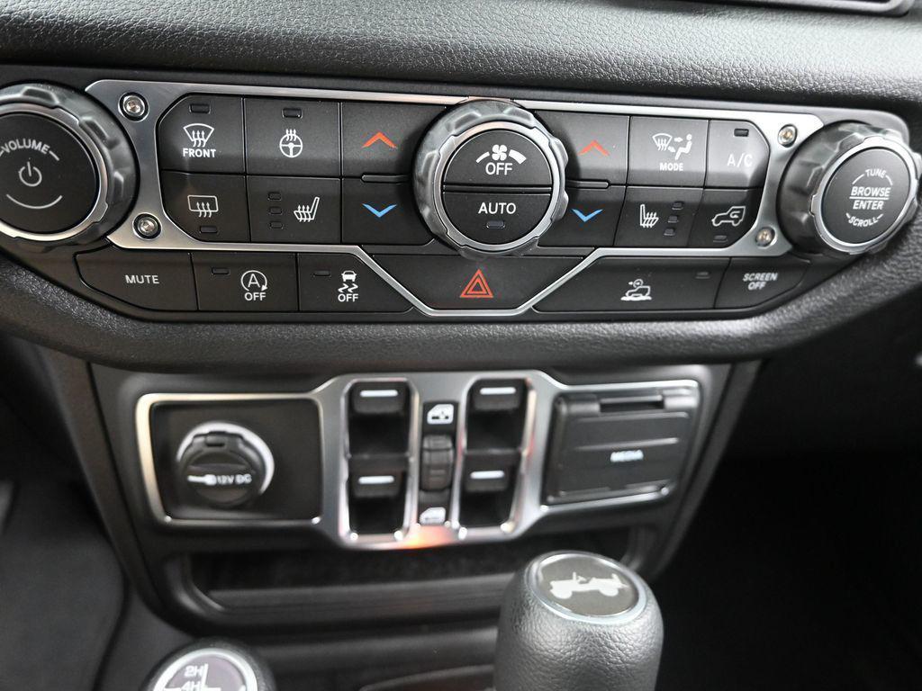 new 2025 Jeep Wrangler car, priced at $45,175