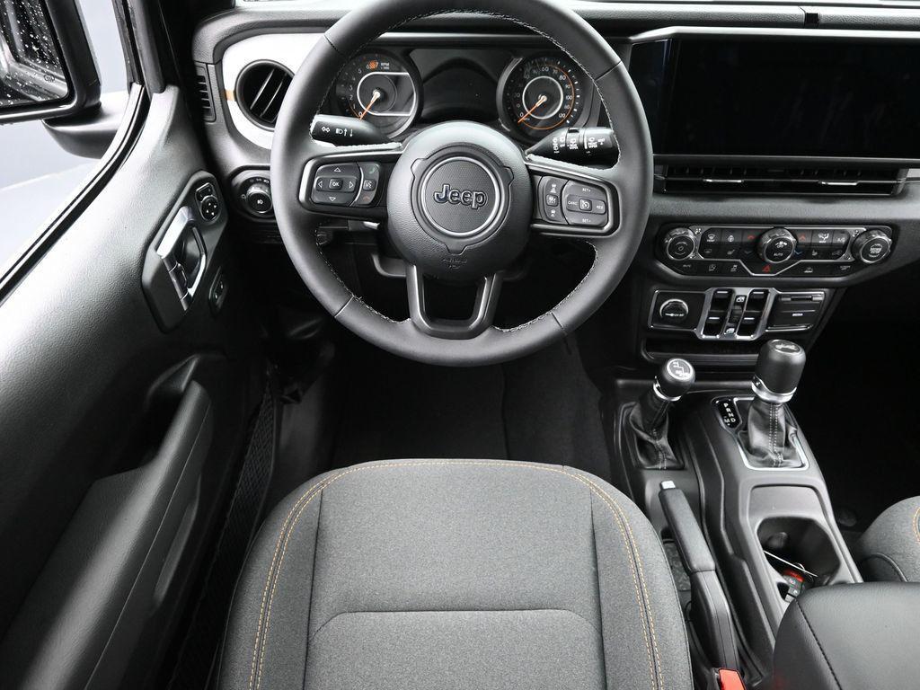 new 2025 Jeep Wrangler car, priced at $45,175