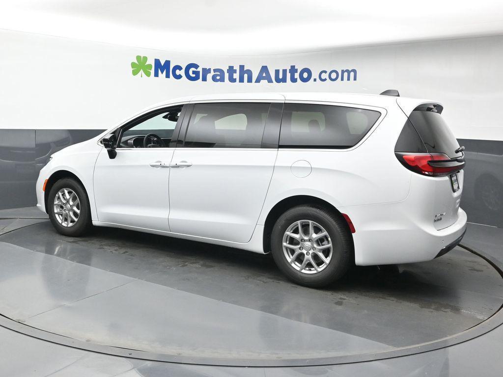 new 2026 Chrysler Pacifica car, priced at $42,935